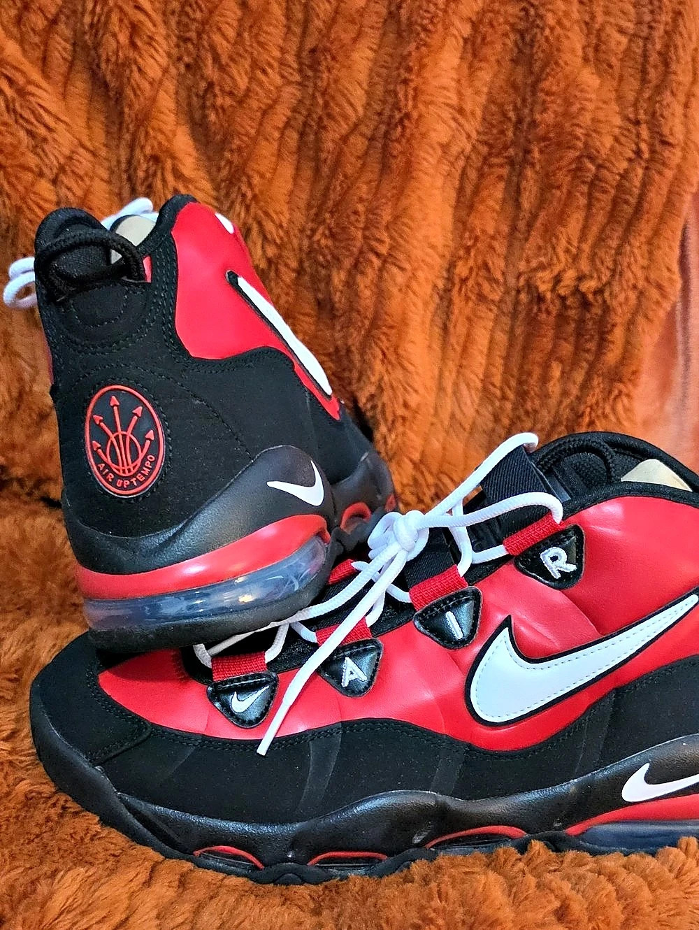 Nike Air Bakin Red & Black Sneakers Like New